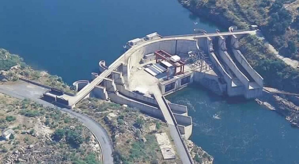 Embalse de Guijo de Granadilla con central hidroeléctrica, reversible
