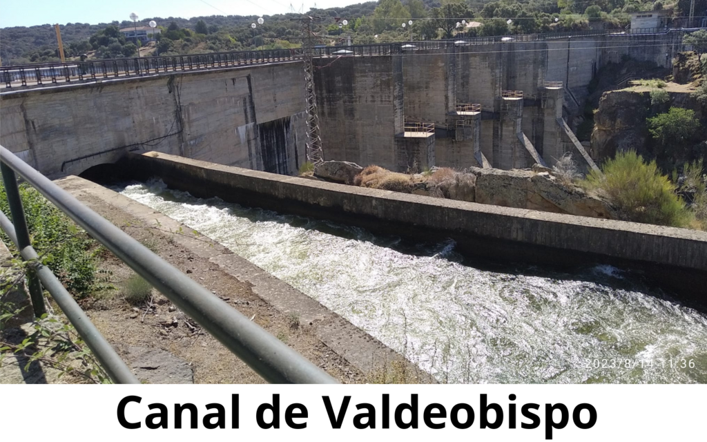 El canal de Valdeobispo sale de parte superior del embalse de Valdeobispo Sus aguas se desplazan, por gravedad, a través de una red de 2.330 kilómetros de canales, acequias y desagües para regar más de 40.000 hectáreas a ambos lados del rio Alagón